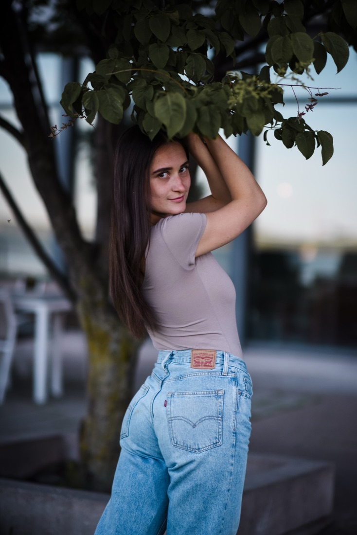 Jaki under a tree